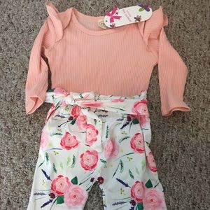 Baby girls 0-3 month pant and shirt never worn